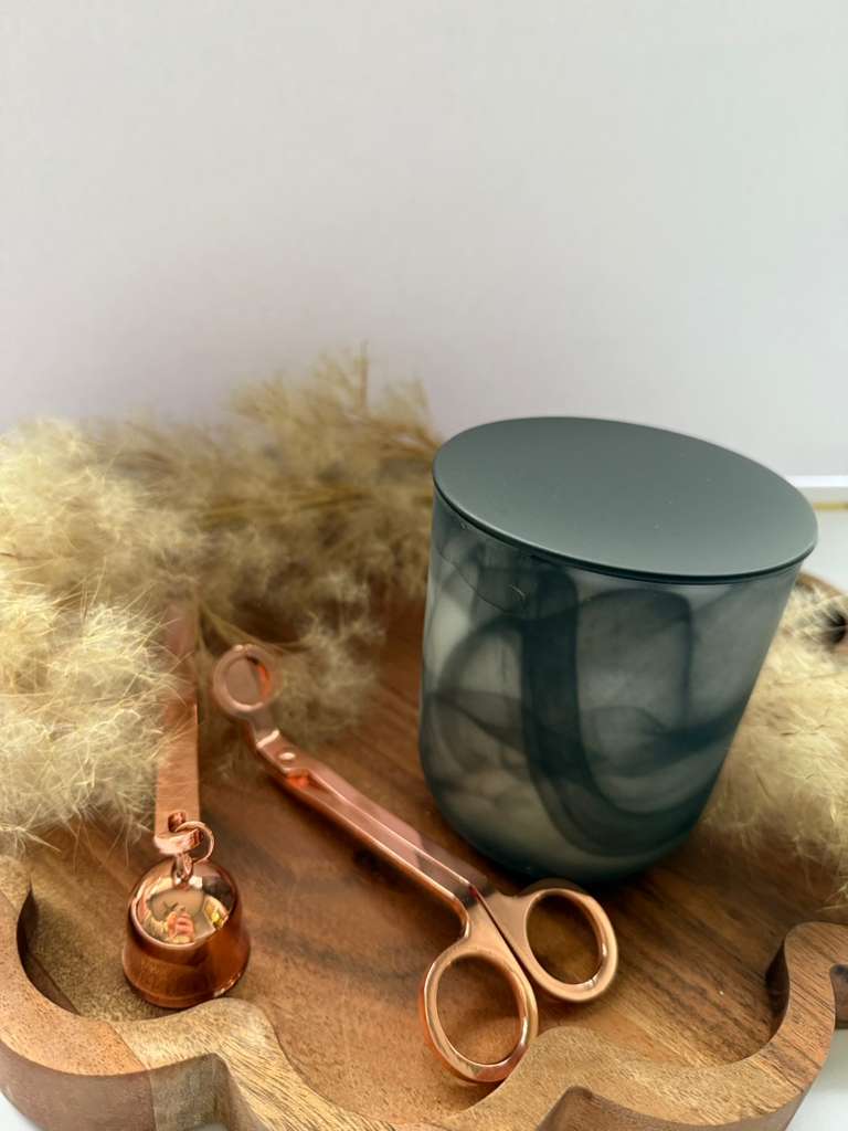 Black Violet & Saffron 8 oz. Candle