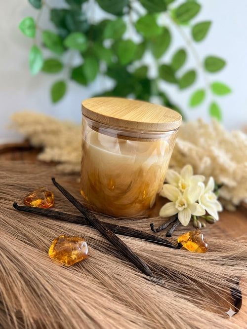 Hand-poured amber vanille luxury candle in 8 oz glass jar