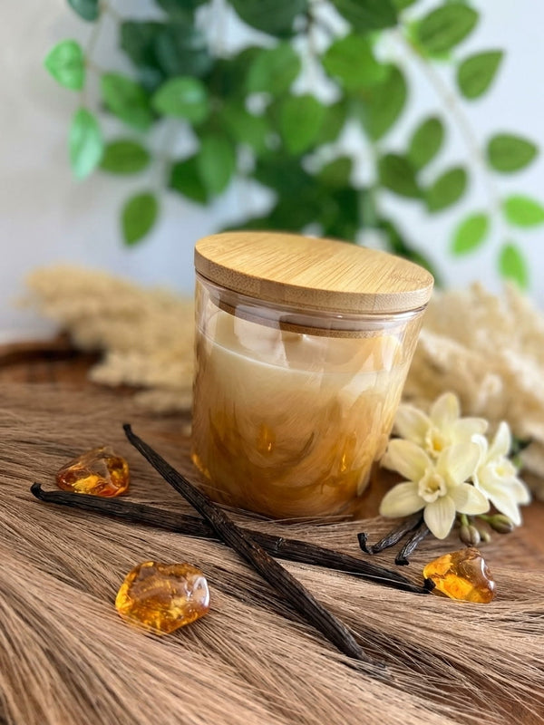 Hand-poured amber vanille luxury candle in 8 oz glass jar