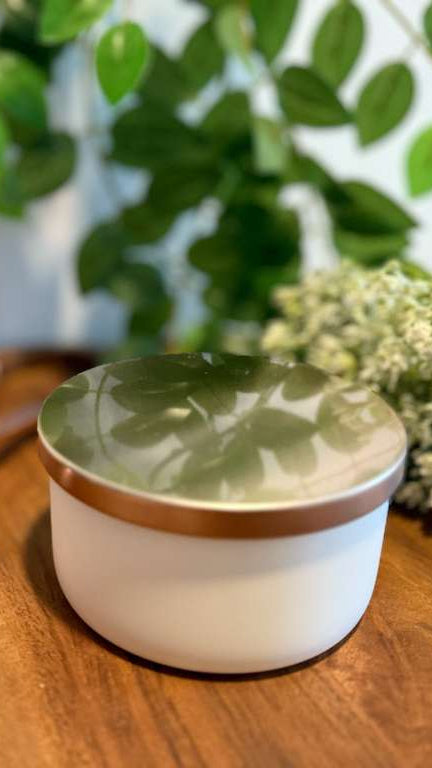 White Orris & Sandalwood 8 oz. Candle